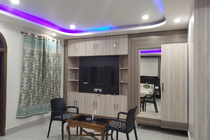 Room 18 of 104
