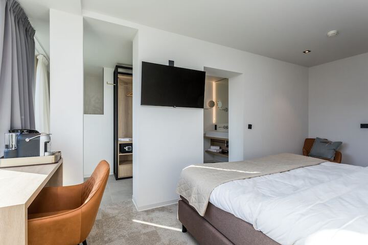 Room 44 of 82