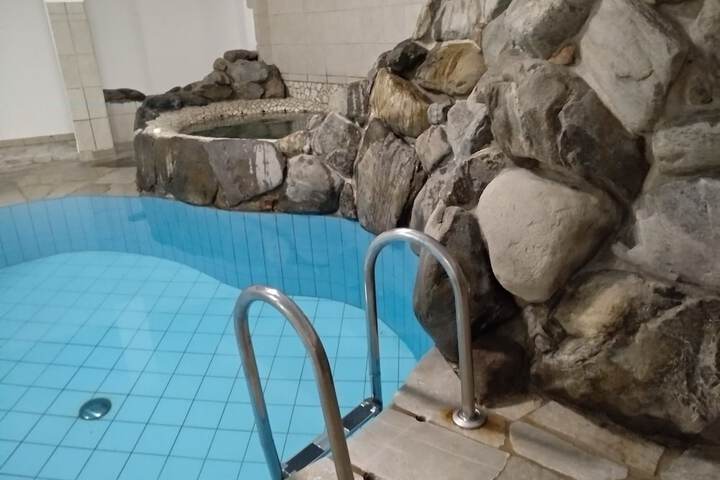 Pool 12 of 28