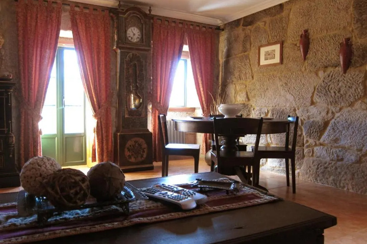 Room 6 of 18