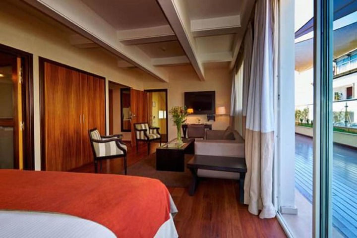 Room 21 of 49