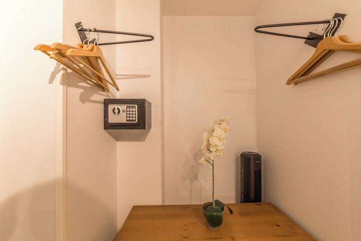 Room 3 of 60