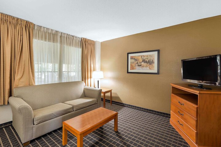King and Queen Bed (9 of 11)