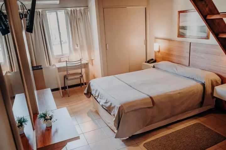 Room 4 of 13