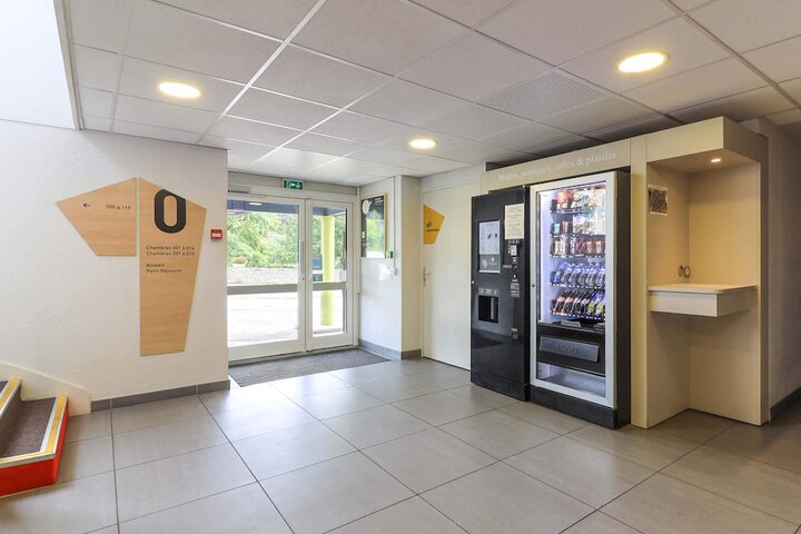 Guest Lobby