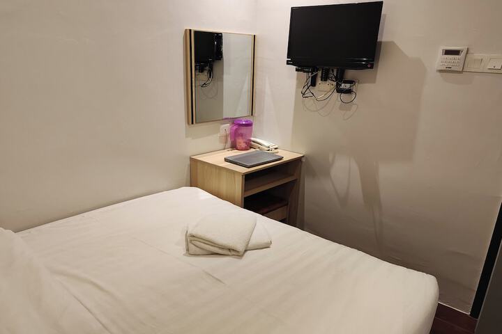 Room 14 of 48