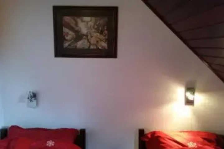 Room 9 of 12