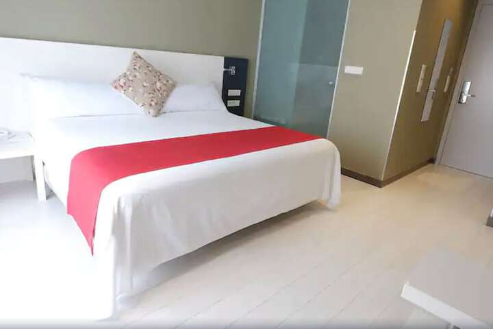 Room 16 of 54