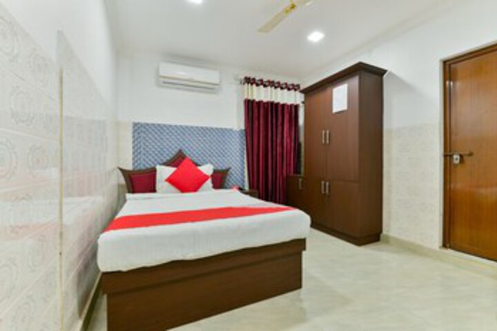Room 27 of 33