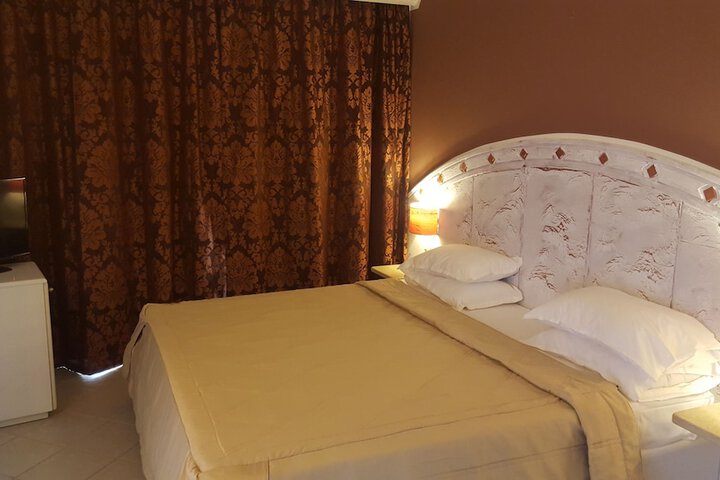 Room 15 of 116