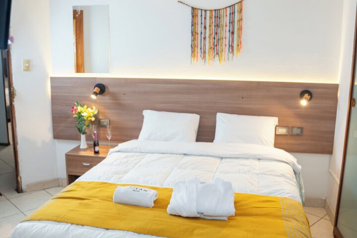 Room 6 of 28