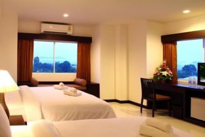Room 5 of 19