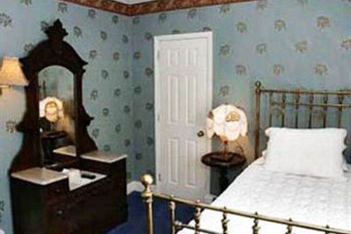 Room 42 of 117