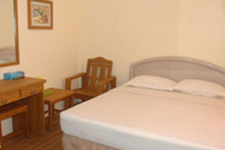 Room 5 of 32