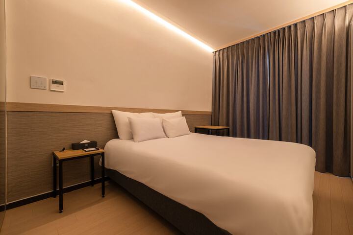 Room 6 of 17