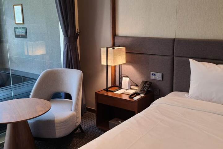 Room 5 of 38