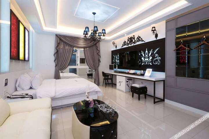 Room 219 of 222