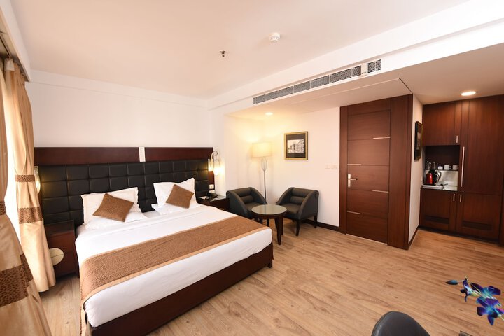 Room 40 of 151