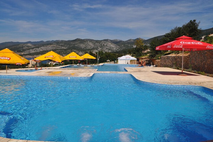 Pool 23 of 59