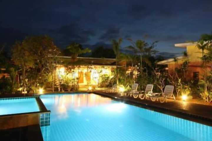 Pool Hotel