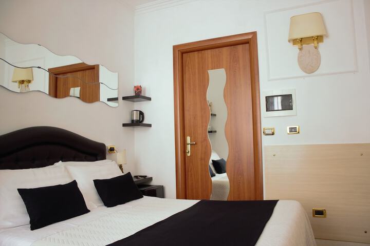 Room 8 of 33