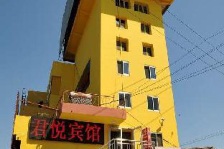 Huantai grand yue business hotel