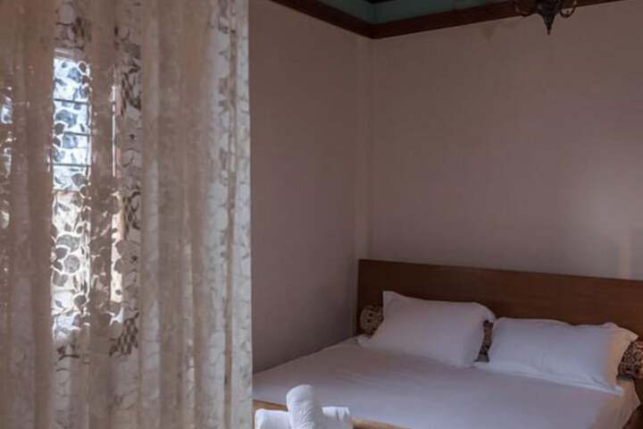 Room 8 of 16