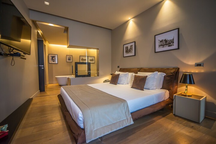 Room 14 of 26