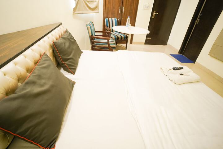 Room 7 of 24
