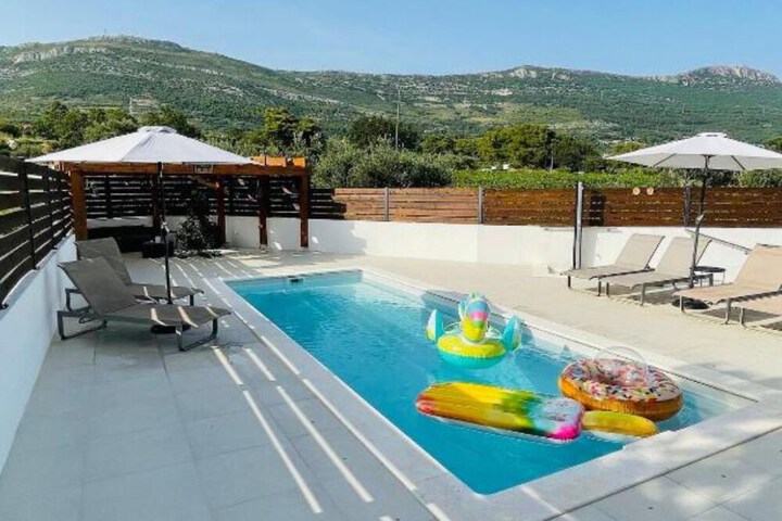 Pool 29 of 42