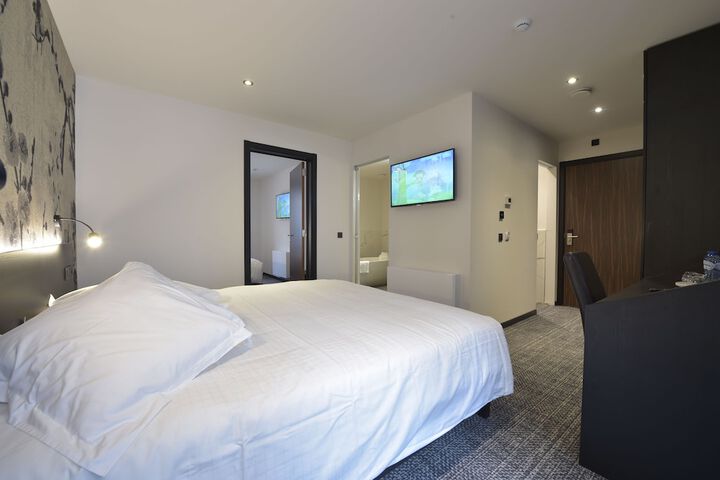 Room 9 of 39