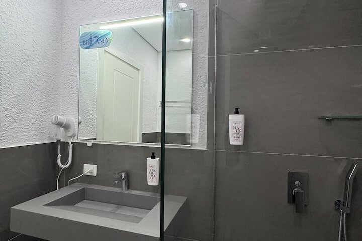 Room 146 of 191