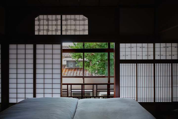 Room 11 of 32