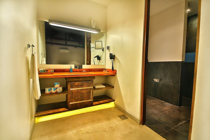 Room 58 of 100