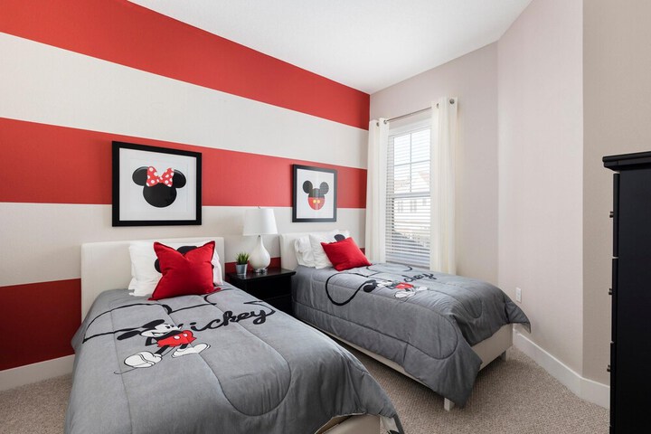 Room 15 of 32
