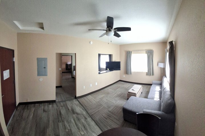 Room 2 of 36