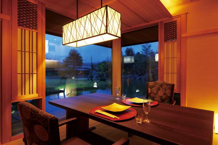 Dining Photos