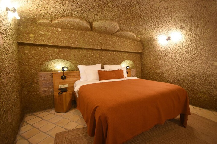 Room 15 of 153