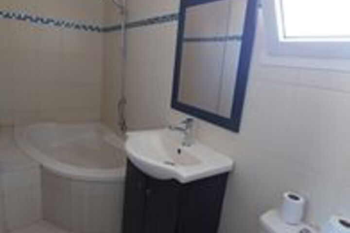 Room 6 of 32