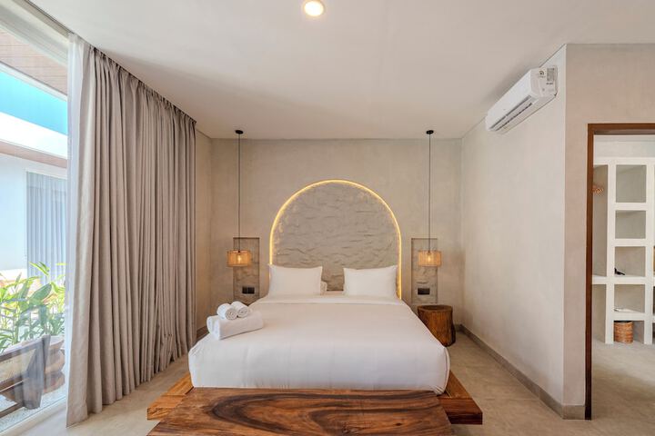 Room 2 of 35