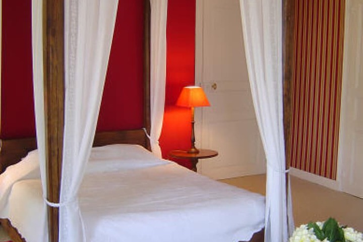 Room 4 of 40