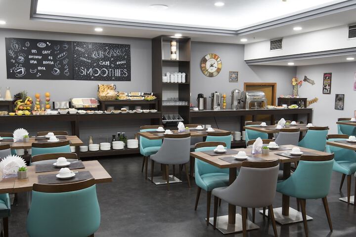 Breakfast/Coffee Service 105 of 125