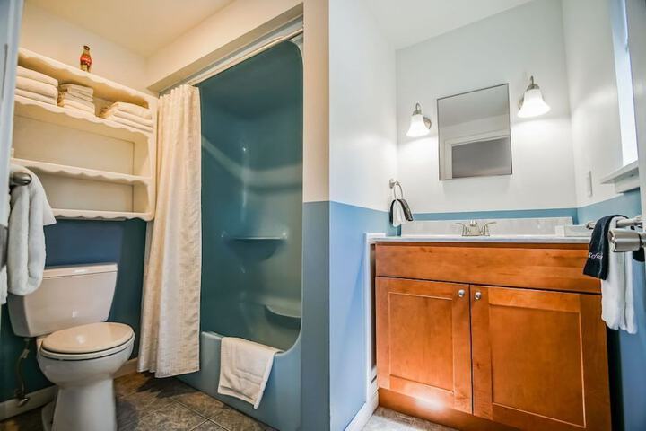 Room 10 of 18