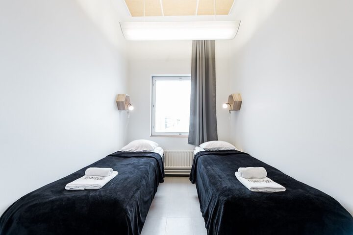 Room 10 of 31