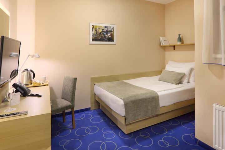 Room 16 of 71