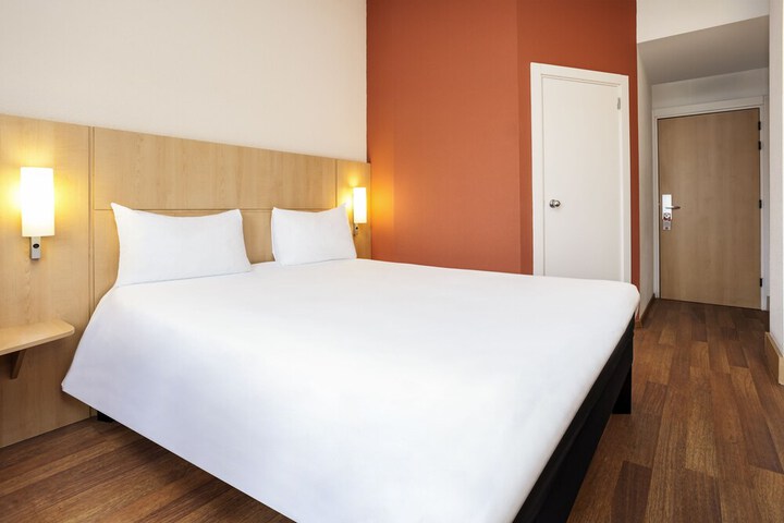Room 10 of 39