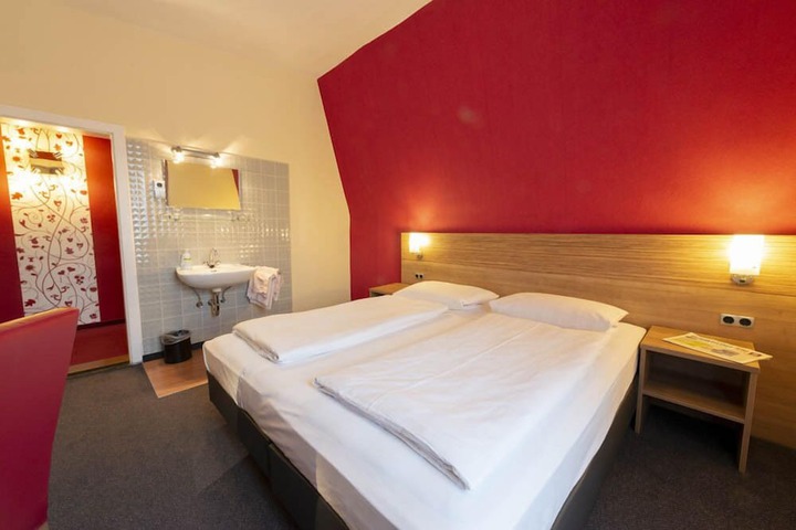 Room 5 of 52
