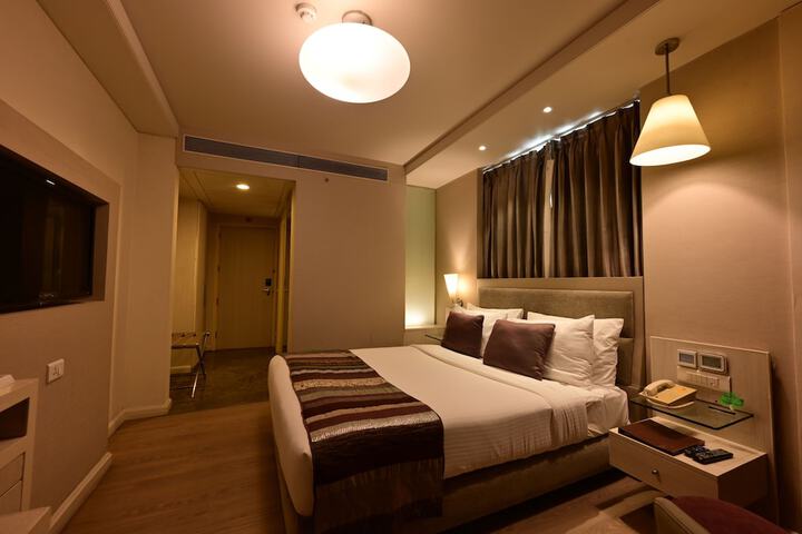 Room 13 of 45