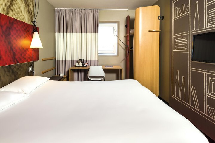 Room 17 of 46