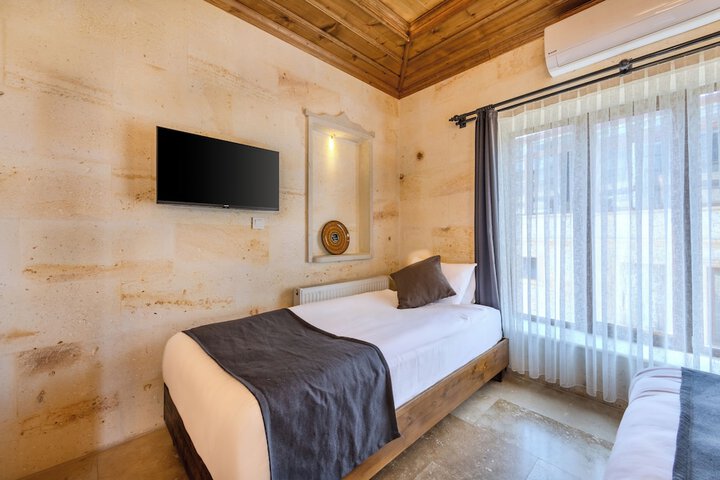 Room 32 of 67